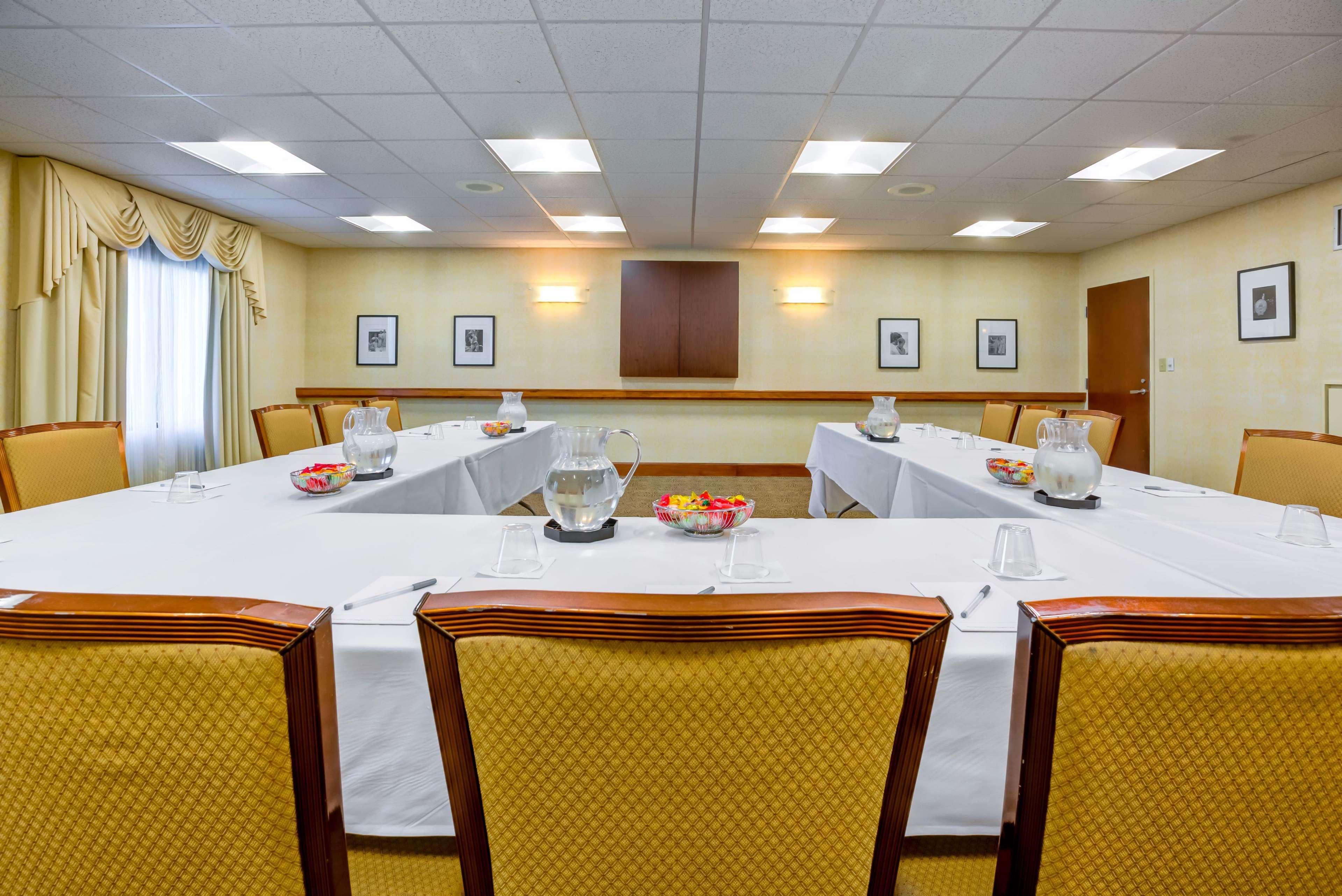 Hampton Inn Boston-Норвуд Экстерьер фото