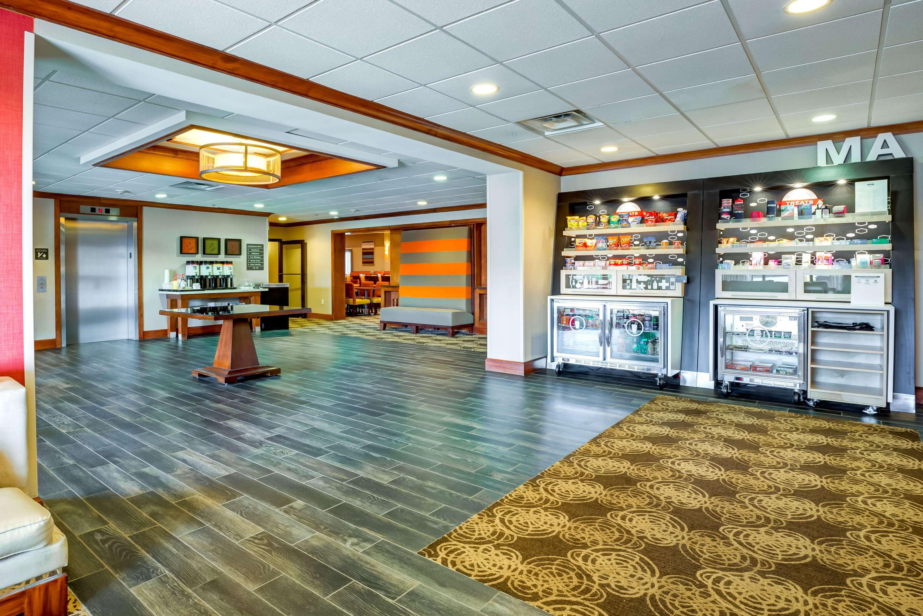 Hampton Inn Boston-Норвуд Экстерьер фото