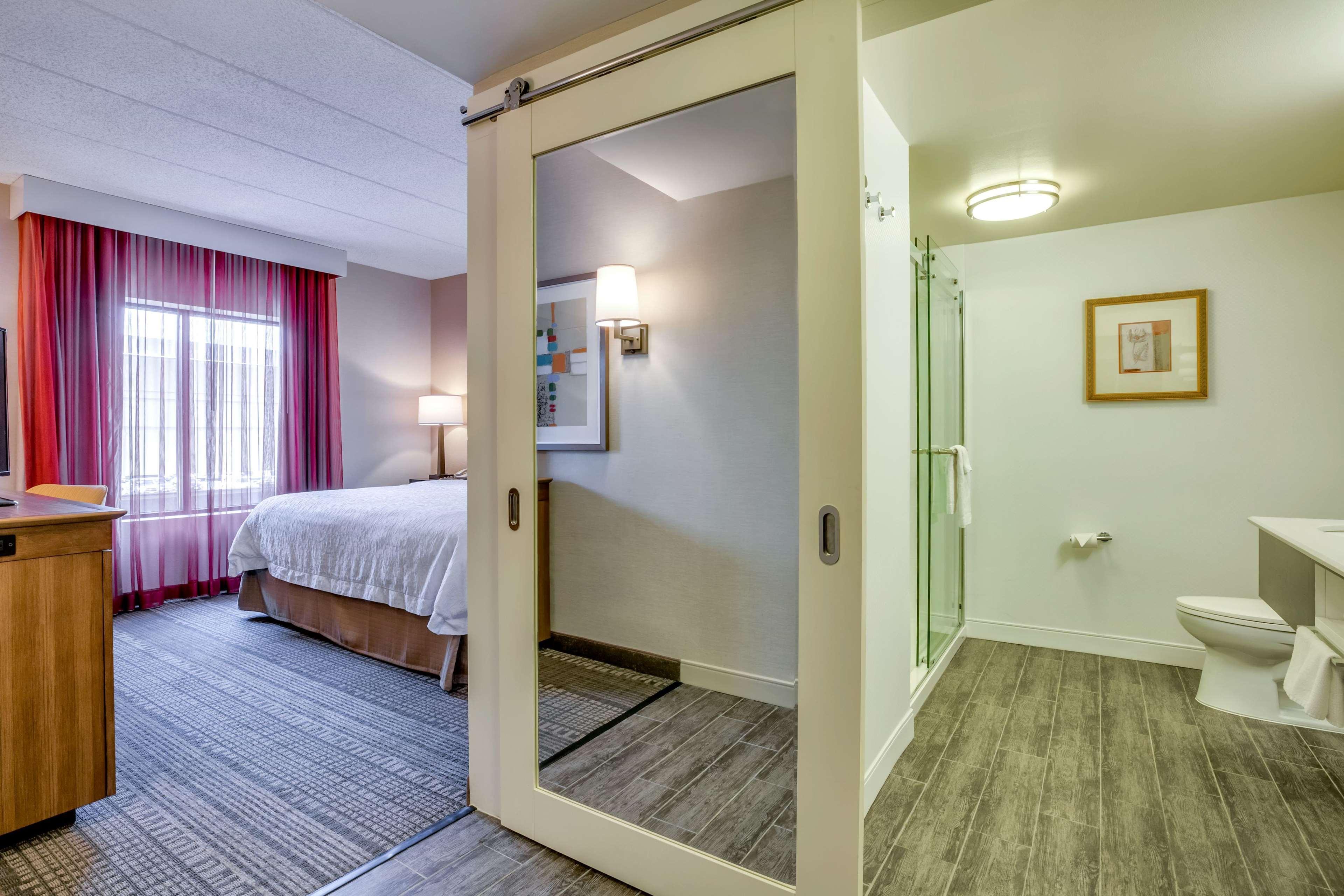 Hampton Inn Boston-Норвуд Экстерьер фото