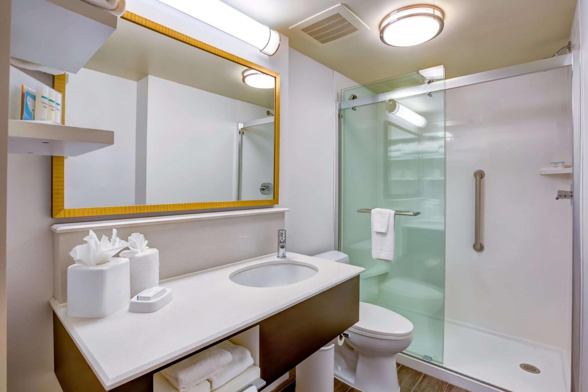 Hampton Inn Boston-Норвуд Экстерьер фото