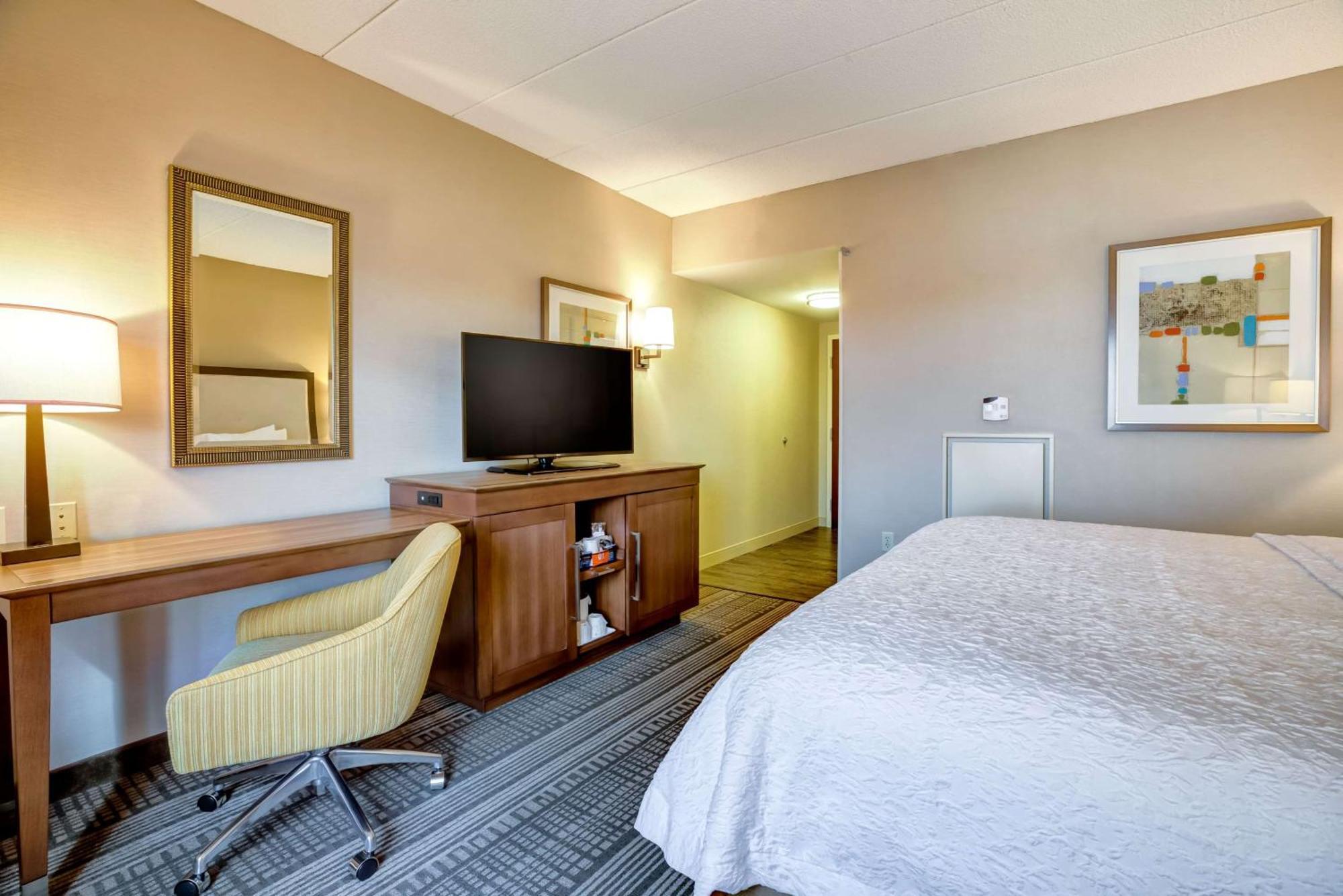 Hampton Inn Boston-Норвуд Экстерьер фото