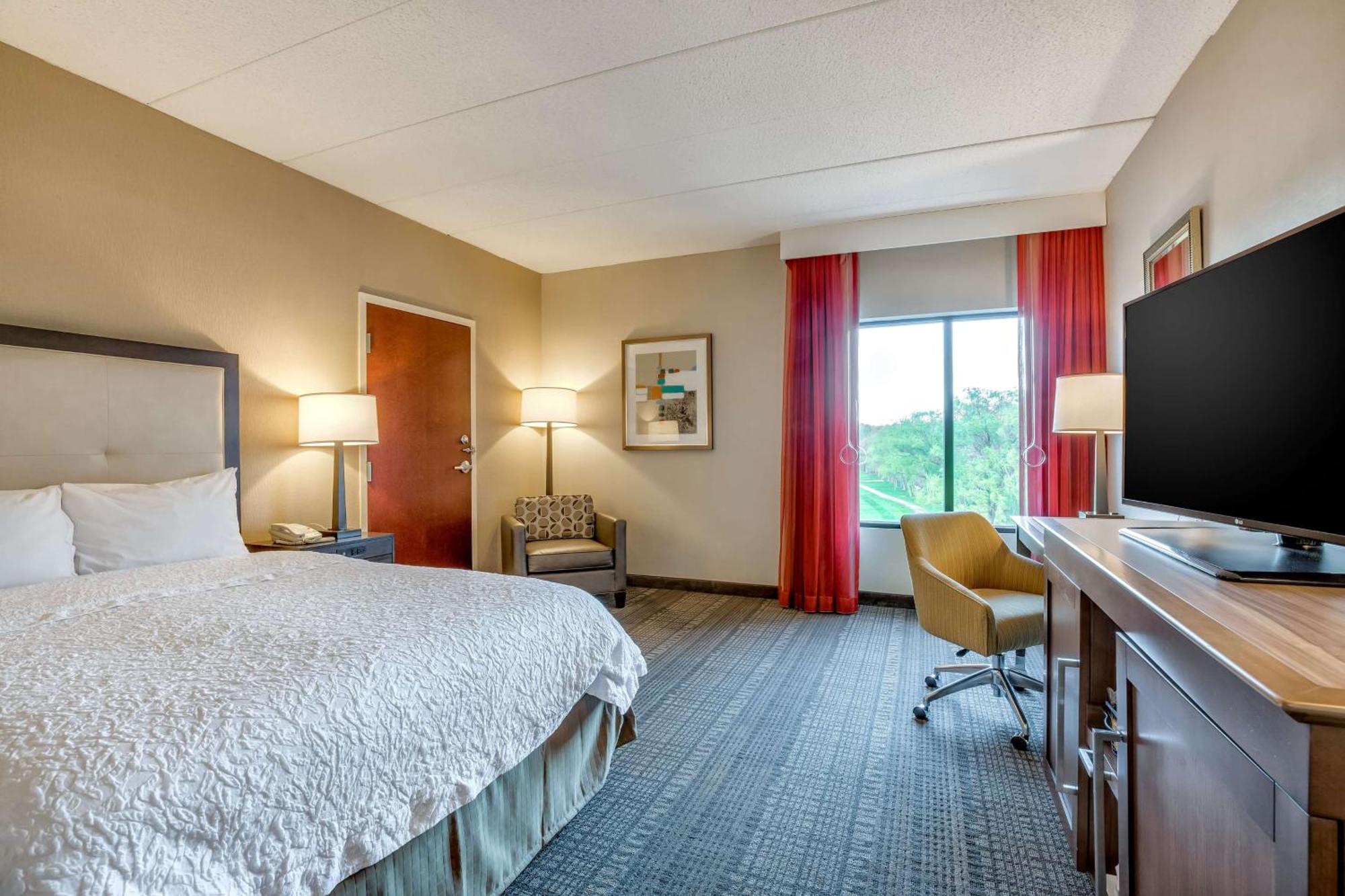 Hampton Inn Boston-Норвуд Экстерьер фото