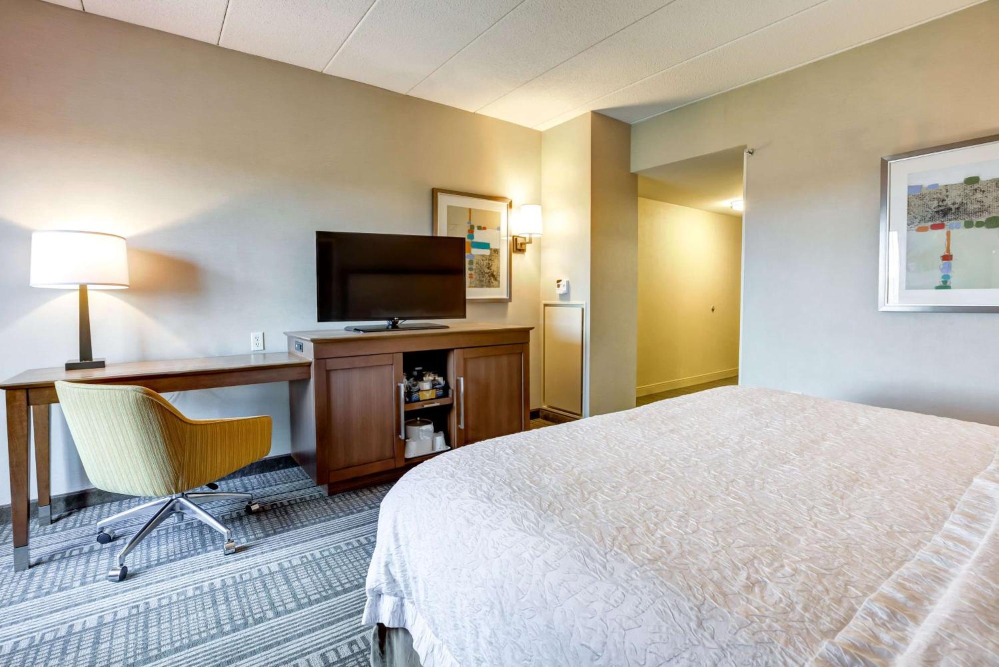 Hampton Inn Boston-Норвуд Экстерьер фото