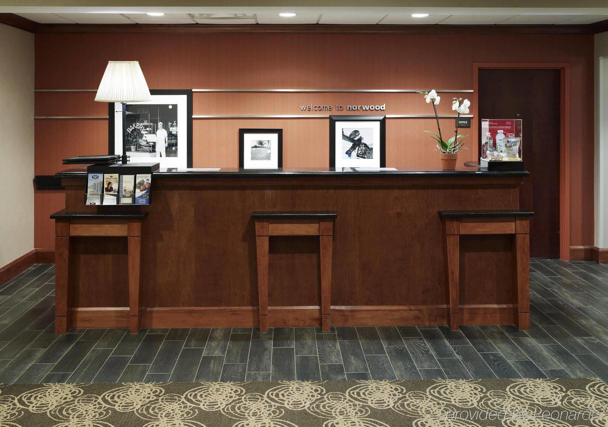 Hampton Inn Boston-Норвуд Экстерьер фото