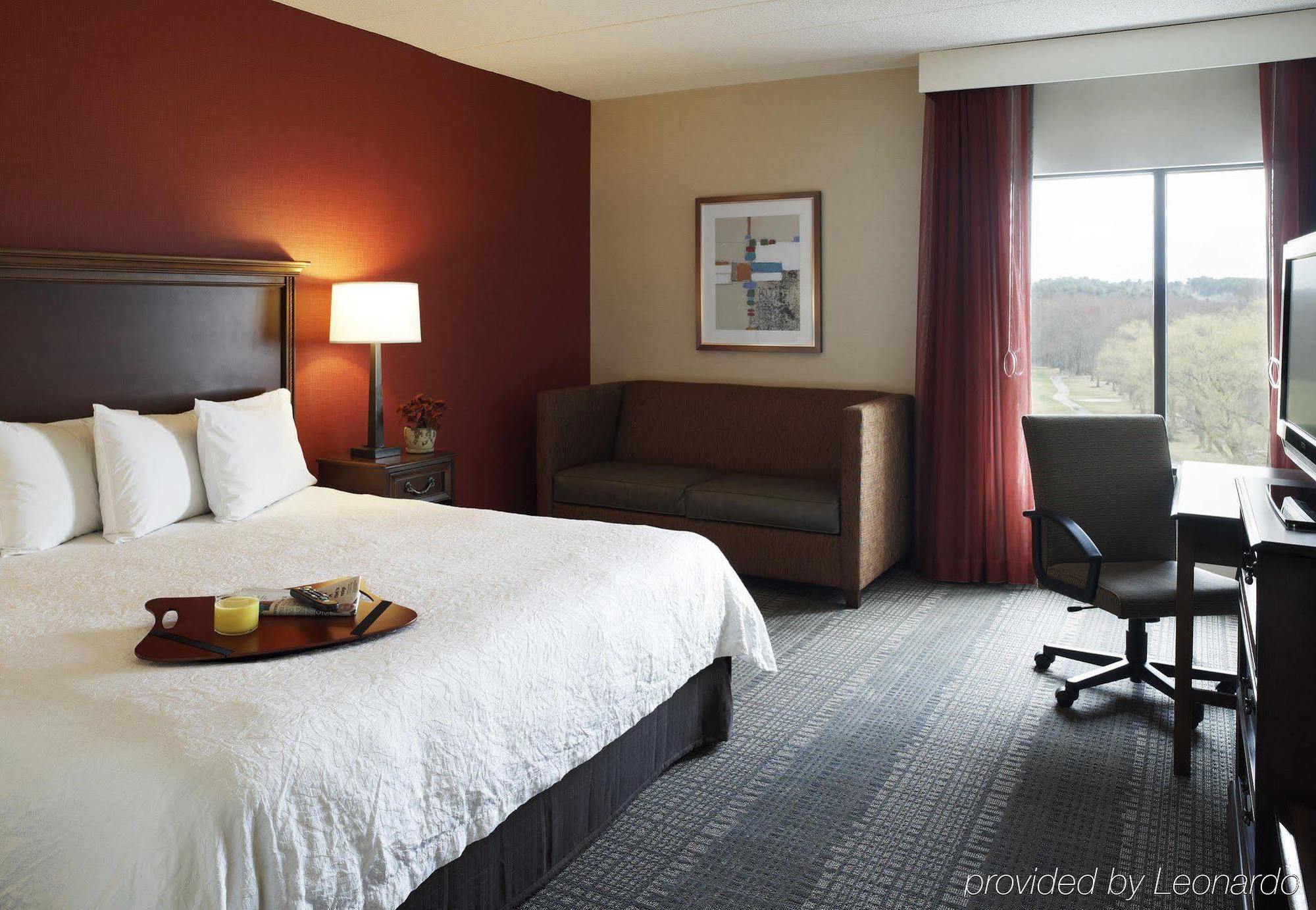 Hampton Inn Boston-Норвуд Экстерьер фото