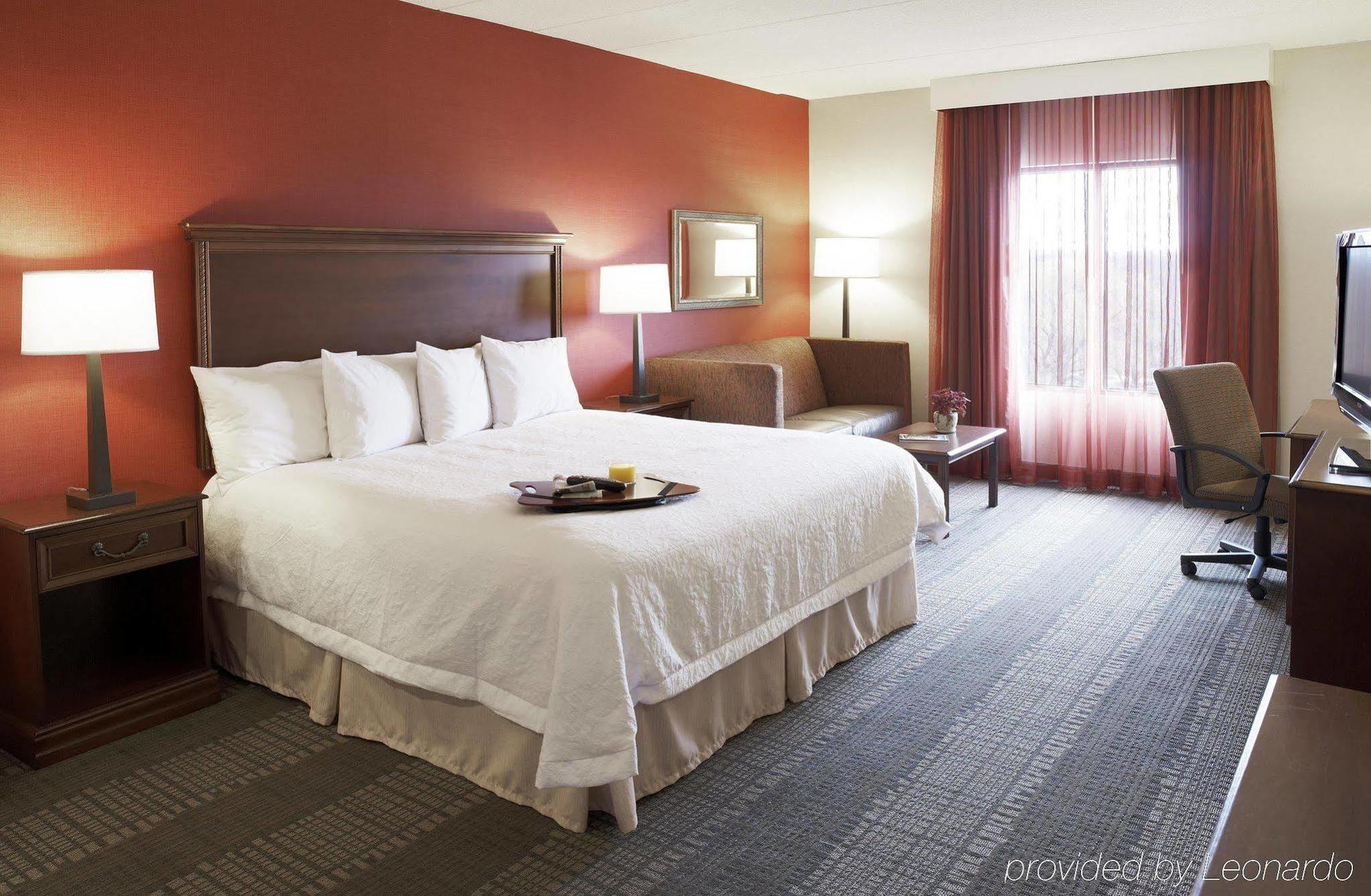 Hampton Inn Boston-Норвуд Экстерьер фото