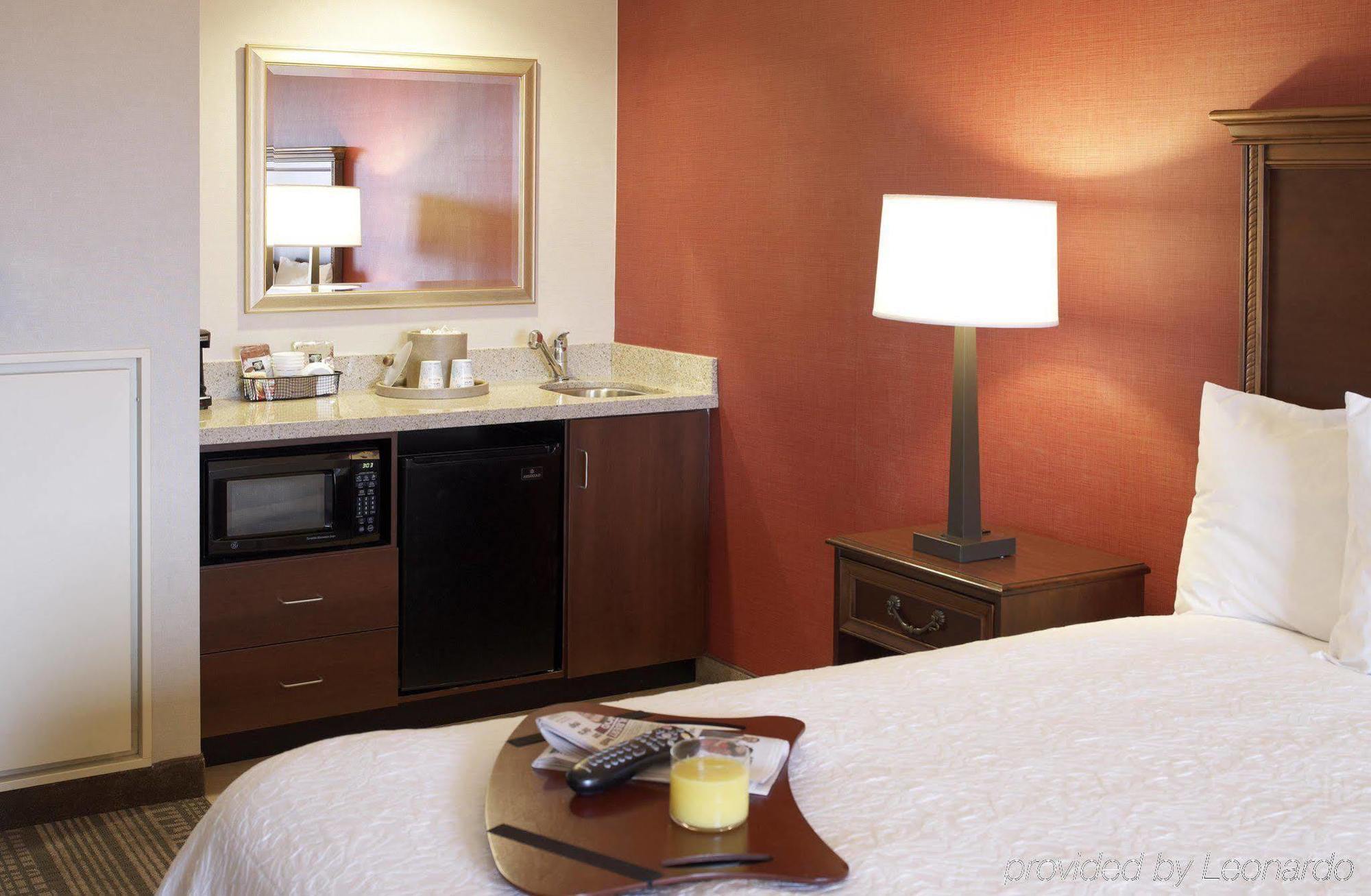 Hampton Inn Boston-Норвуд Экстерьер фото