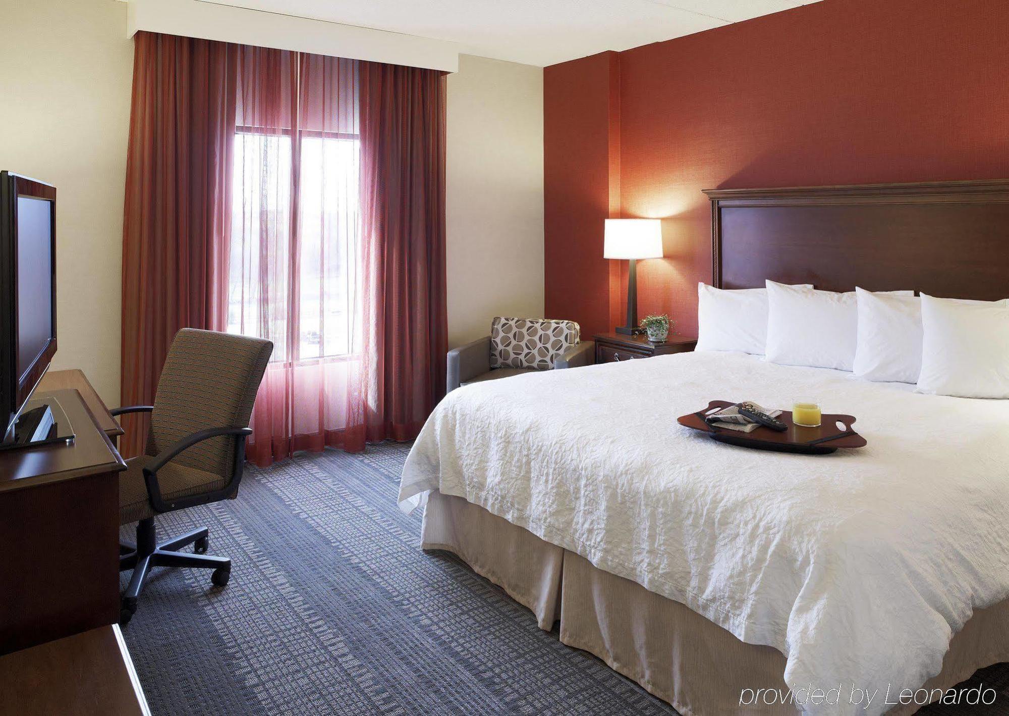 Hampton Inn Boston-Норвуд Экстерьер фото
